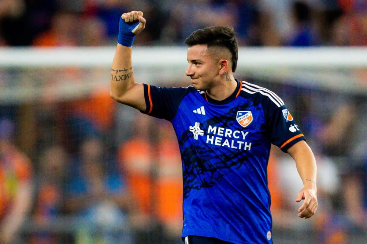 Gol antol&oacute;gico encanta f&atilde;s e faz a pr&oacute;pria MLS pedir Pr&ecirc;mio Pusk&aacute;s