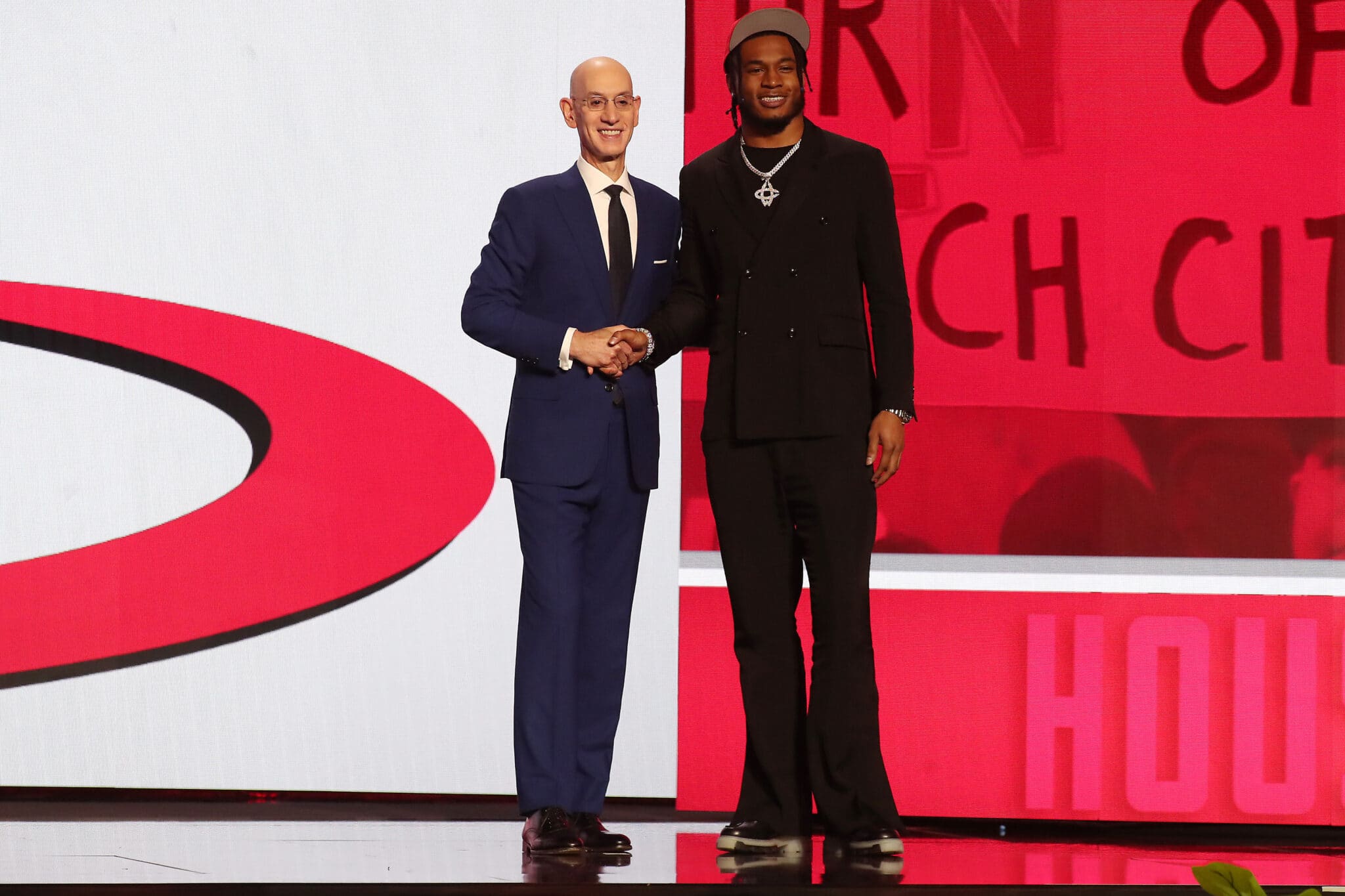 Adam Silver e Cam Whitmore no Draft NBA 2023. Foto: Icon sport