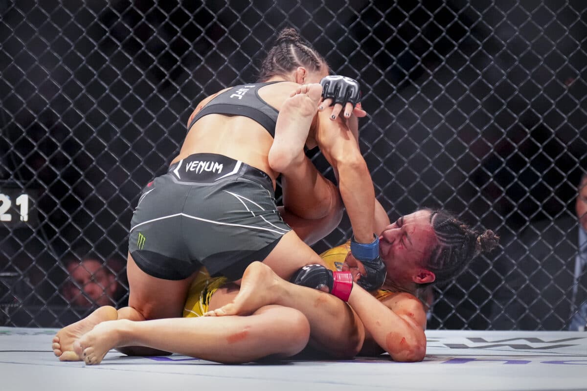 UFC: Amanda Ribas perde duelo sangrento em decis&atilde;o pol&ecirc;mica do &aacute;rbitro