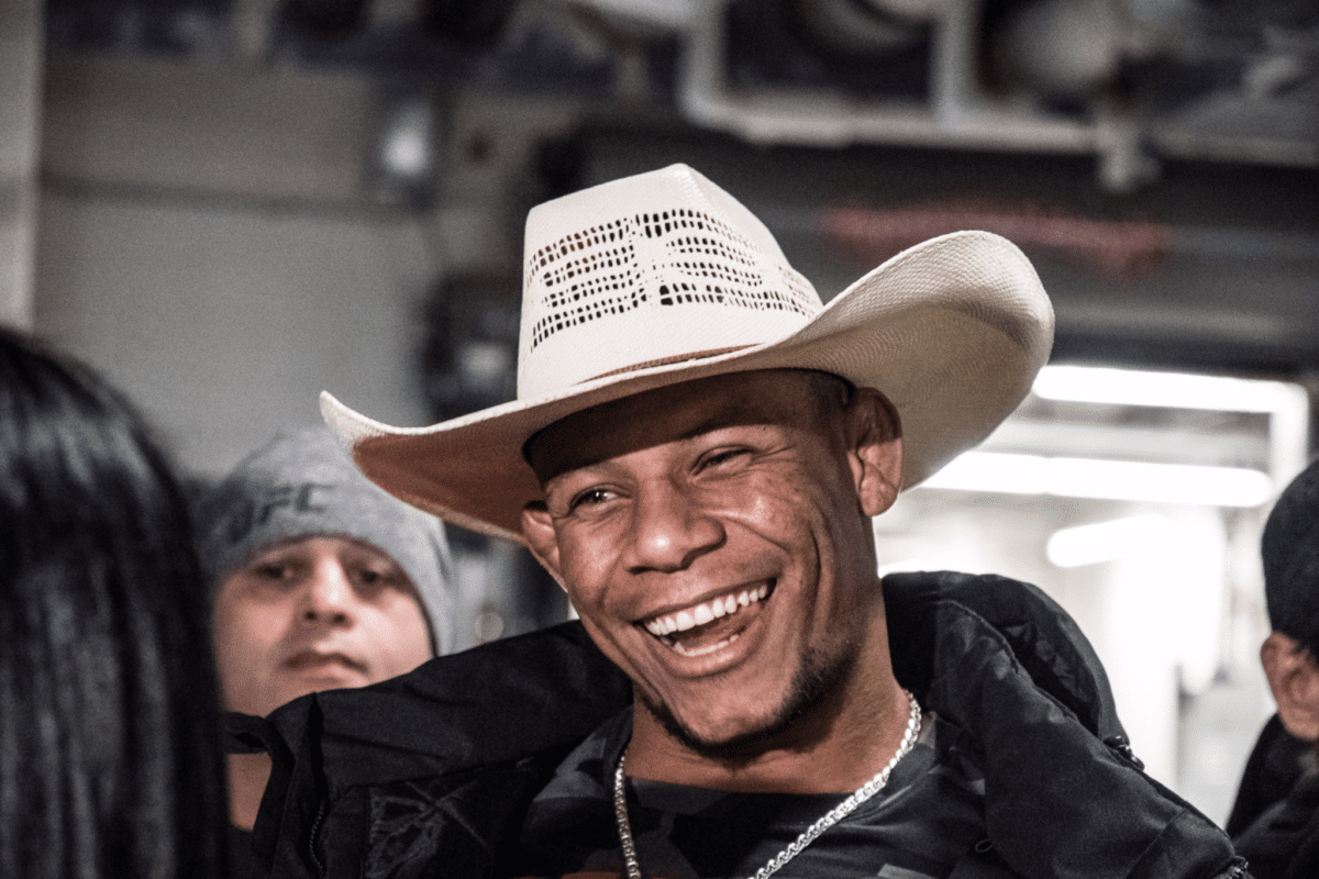 Brasileiro Alex Cowboy, ex-UFC, apaga advers&aacute;rio com ippon devastador