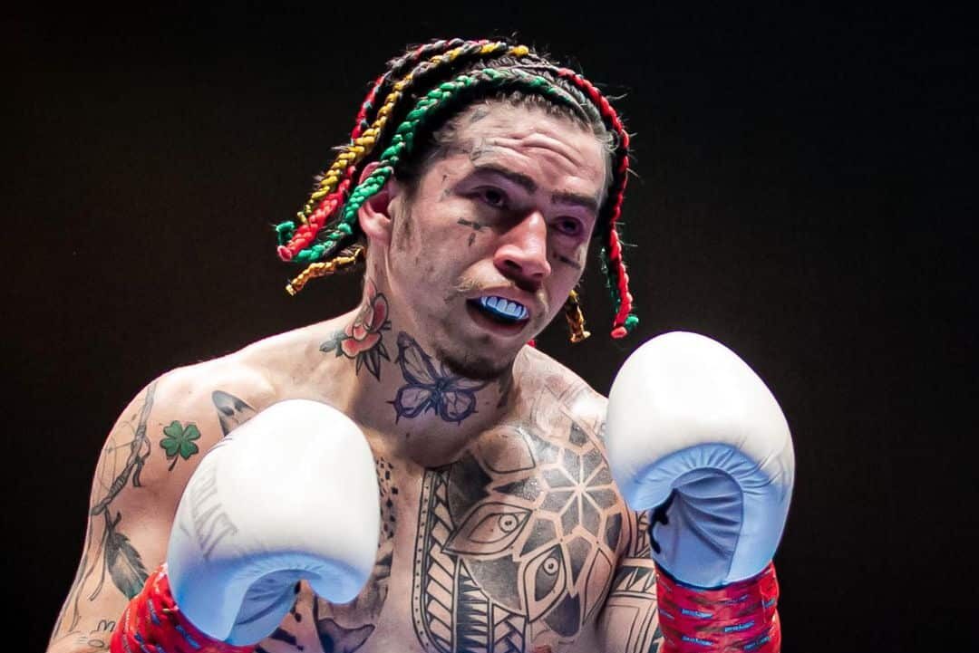 Whindersson Nunes vira piada por derrota no boxe e ri da pr&oacute;pria desgra&ccedil;a