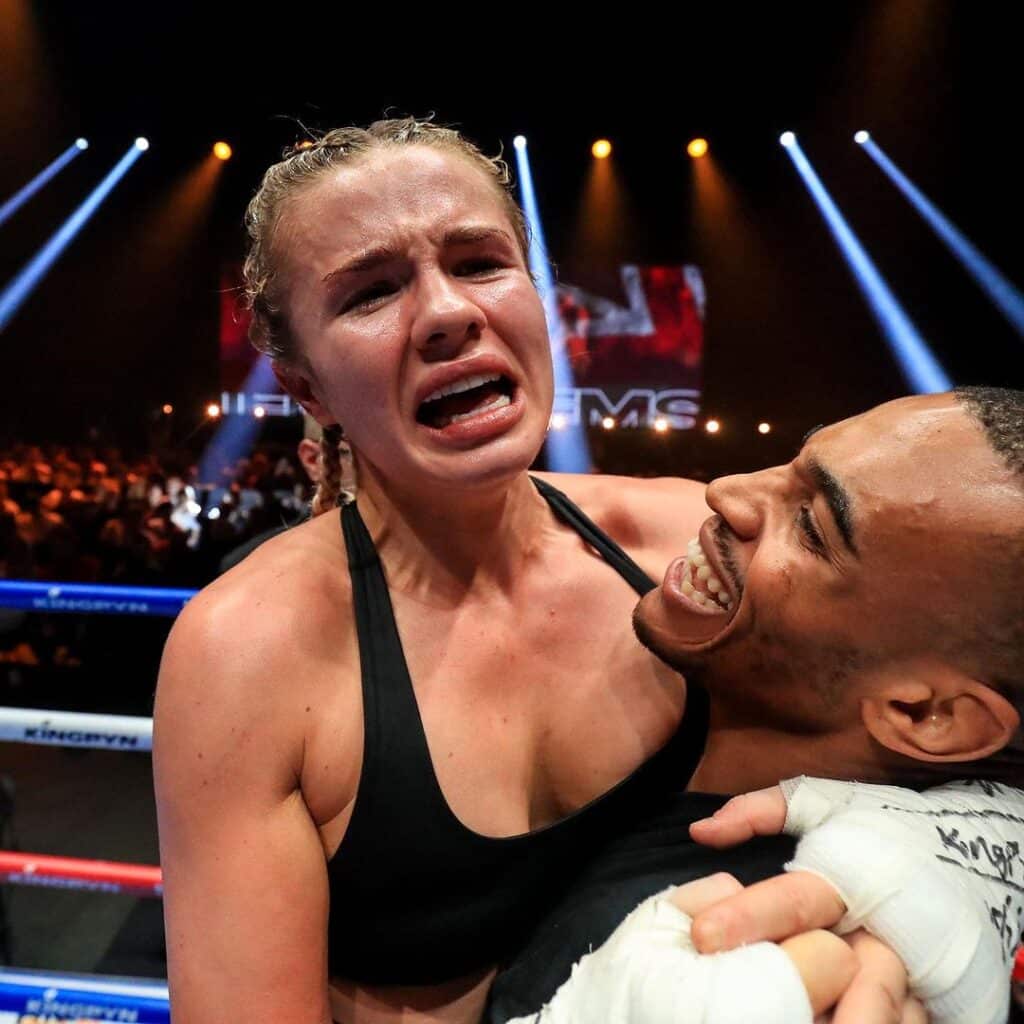 Boxe: influenciadora justifica pol&ecirc;mica e diz se foi banida ap&oacute;s expor seios