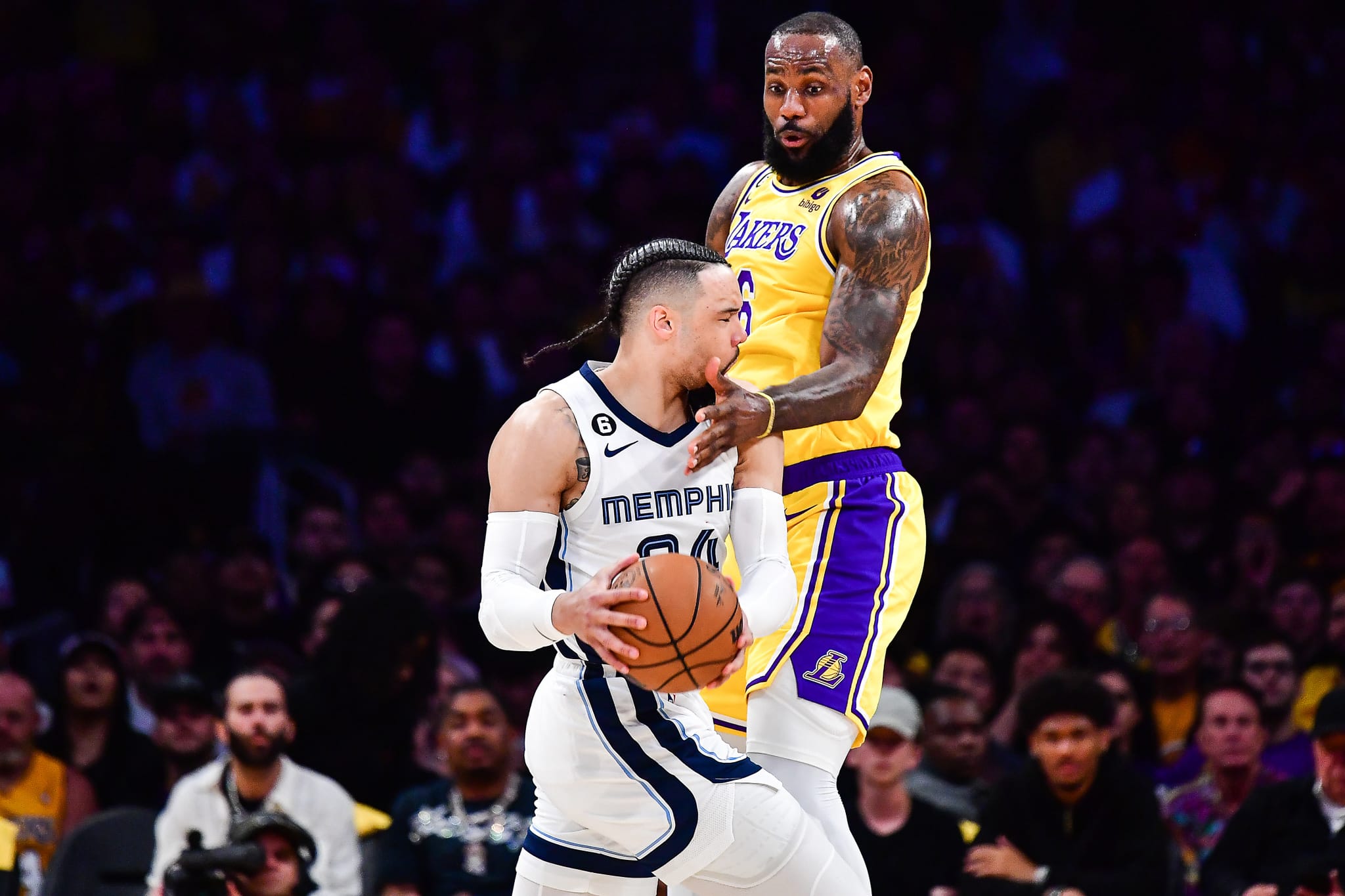 Dillon Brooks x LeBron James na NBA. Foto: Icon Sport