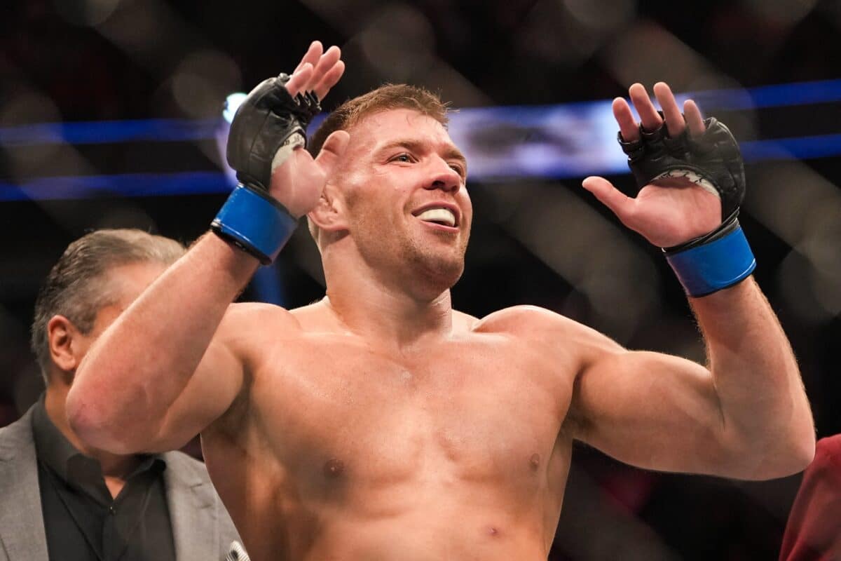 UFC 290: lutador nocauteia Whittaker e faz encarada chocante com Adesanya