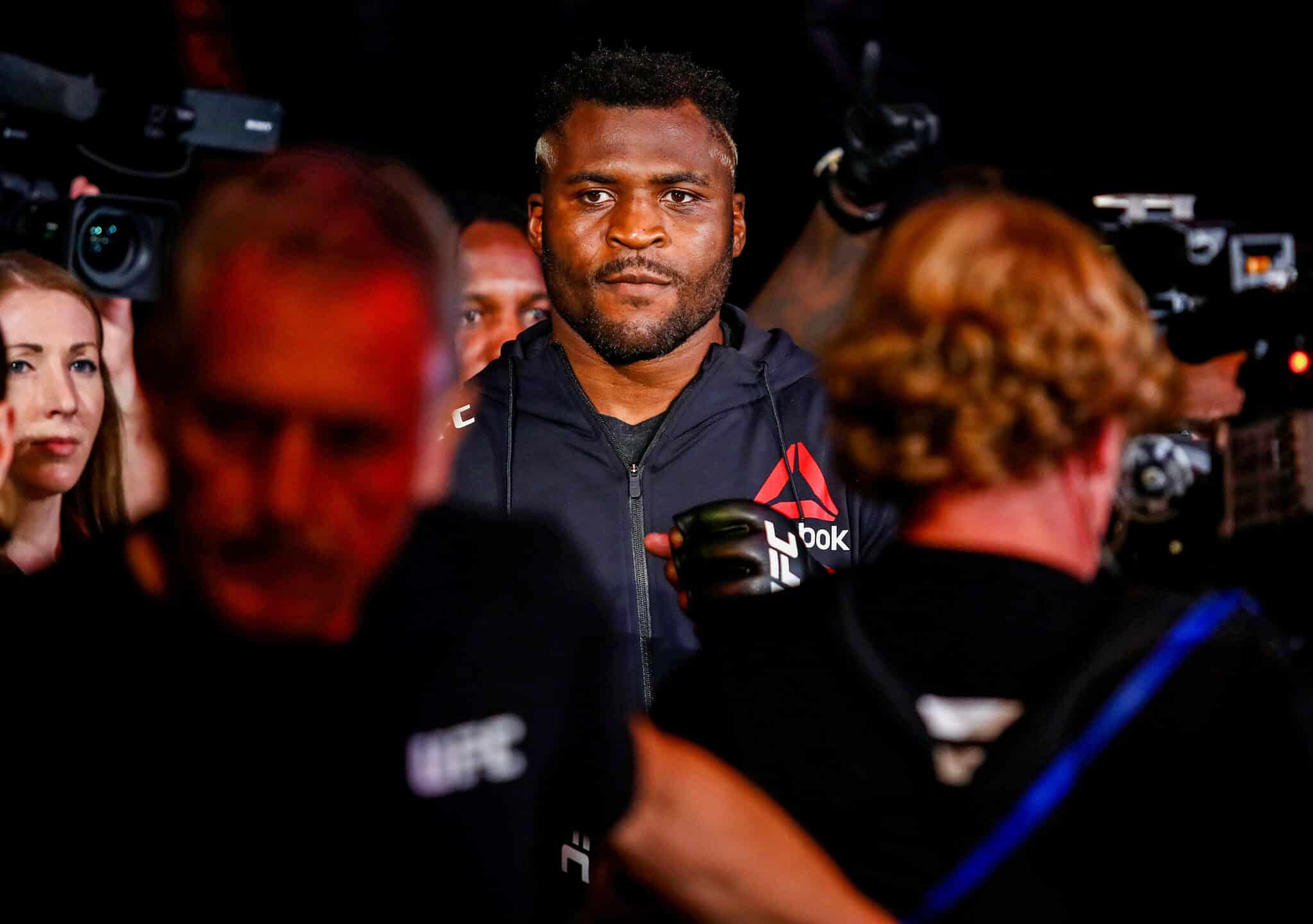 Francis Ngannou d&aacute; resposta sobre combate com Tyson Fury
