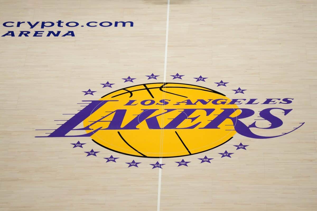 Ex-Lakers tem casa invadida, perde itens de t&iacute;tulo e clama por ajuda