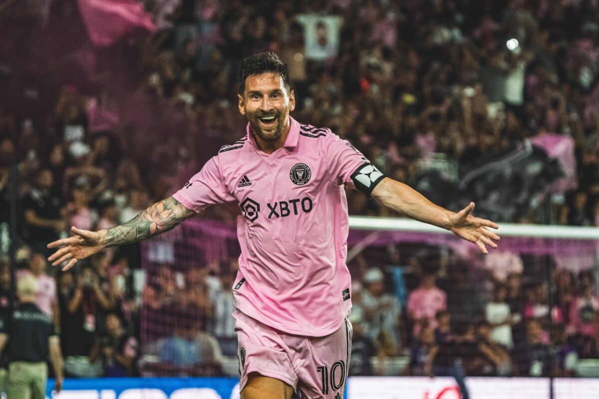 Dez e faixa: t&eacute;cnico do Inter Miami d&aacute; duas not&iacute;cias sobre futuro de Messi