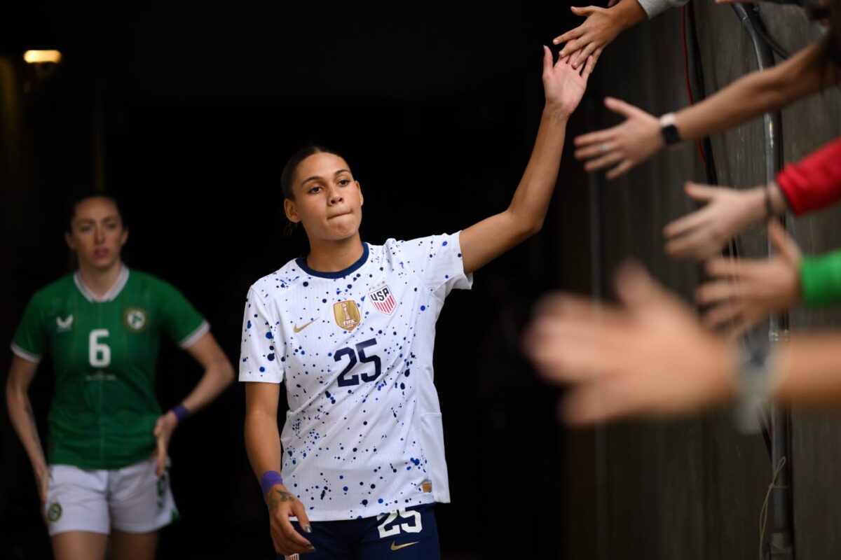 Conhe&ccedil;a Trinity Rodman, filha de lenda da NBA e joia dos Estados Unidos