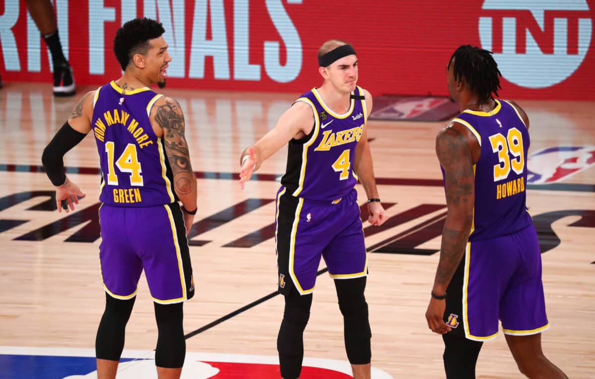 Ex-Lakers compara time a namorada e lamenta sa&iacute;da ap&oacute;s t&iacute;tulo