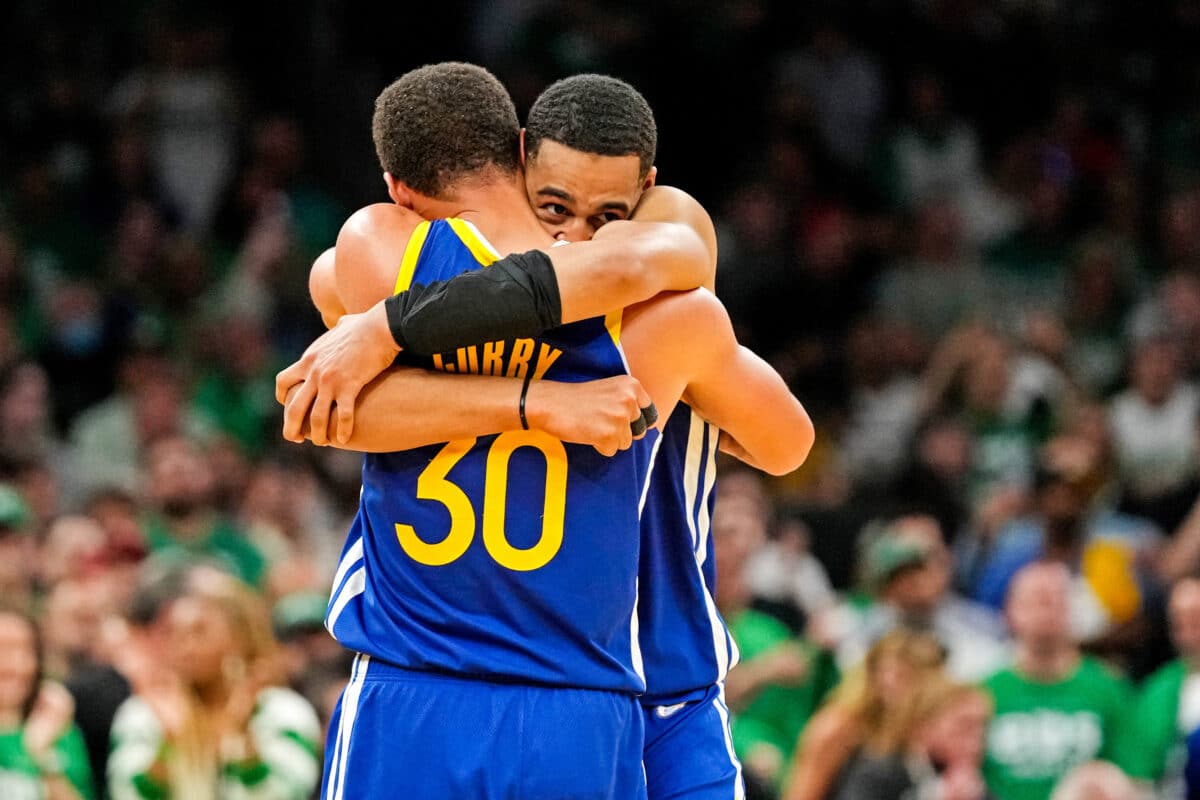 Curry faz desabafo sobre despedida de Jordan Poole: &lsquo;Saudade&rsquo;