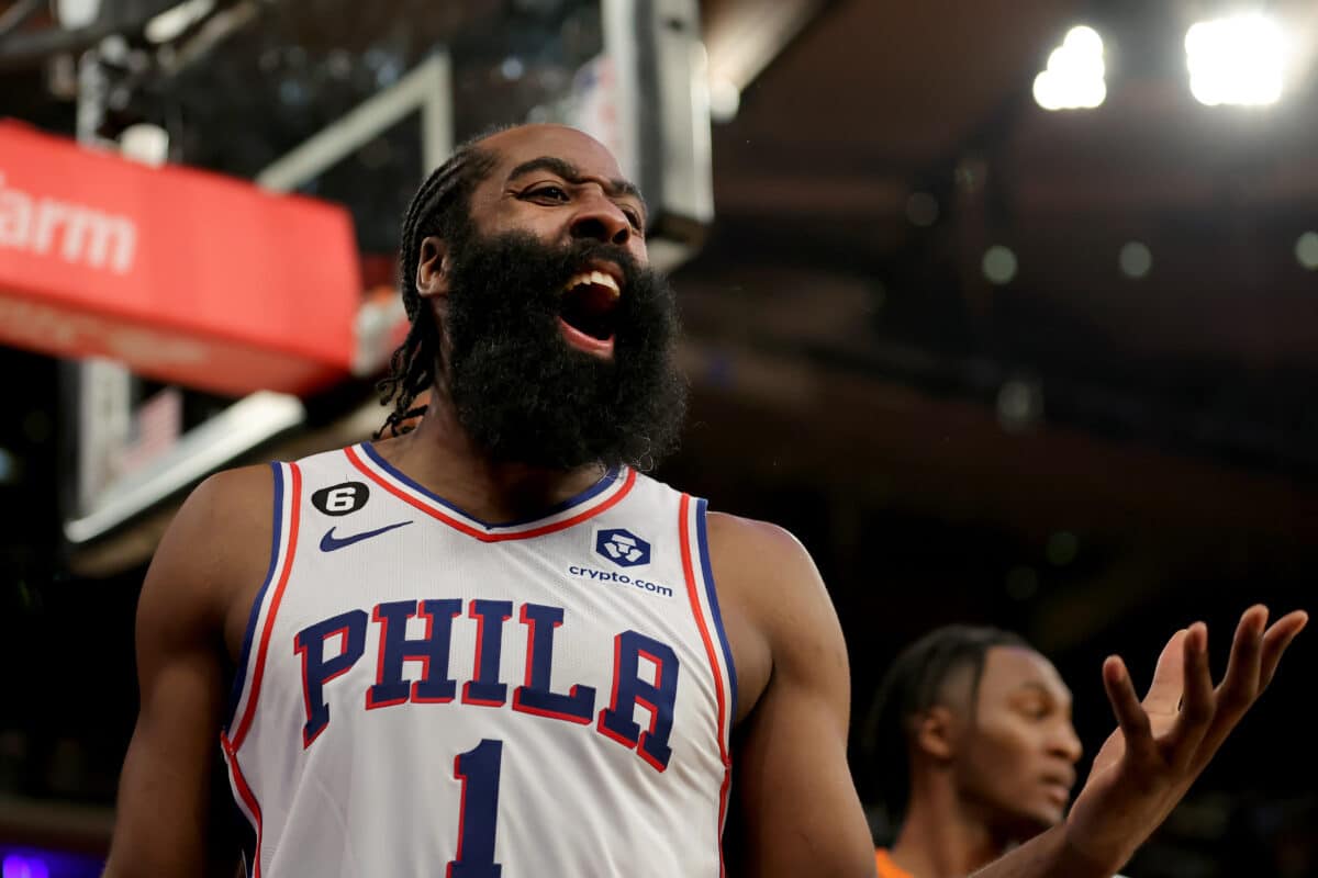 Mercado NBA: GM dos 76ers revela qual ser&aacute; o futuro de James Harden