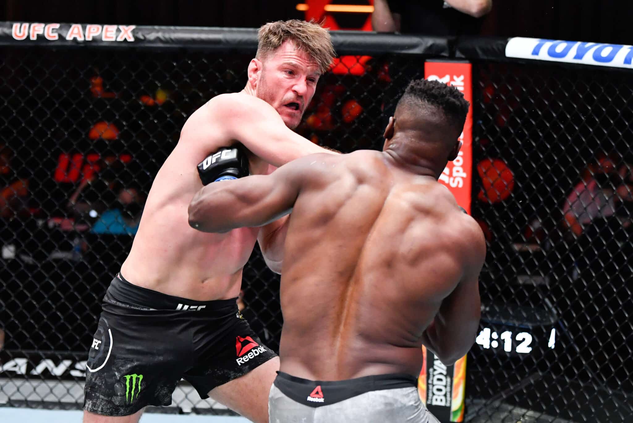 Stipe Miocic em sua &uacute;ltima luta no UFC Foto Icon Sport