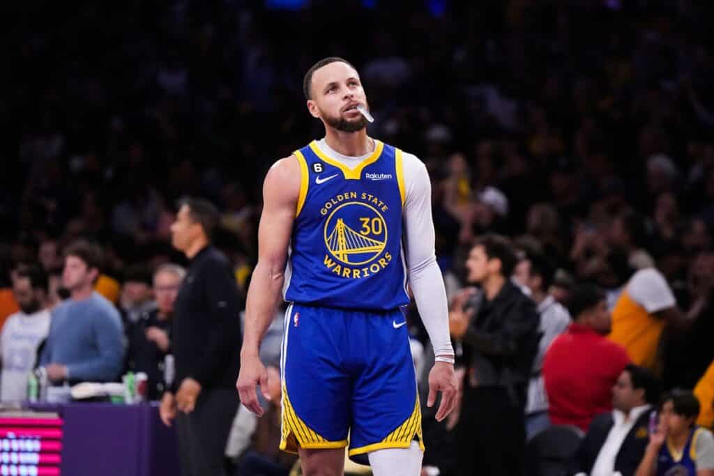 Curry, dos Warriors, mant&eacute;m porta aberta por &uacute;nica conquista que falta na carreira