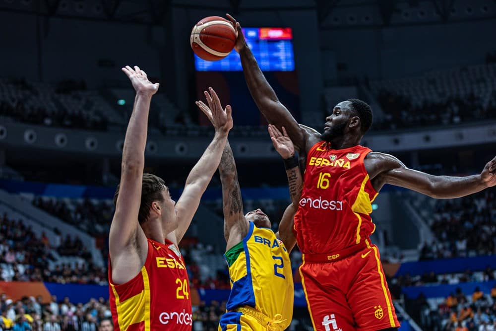 Copa do Mundo de Basquete: Brasil sofre contra a Espanha, perde e se complica no mundial