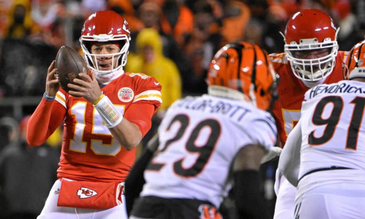 Nos p&ecirc;naltis, Messi consegue fa&ccedil;anha que Mahomes custou a conseguir: &lsquo;vencer&rsquo; Joe Burrow