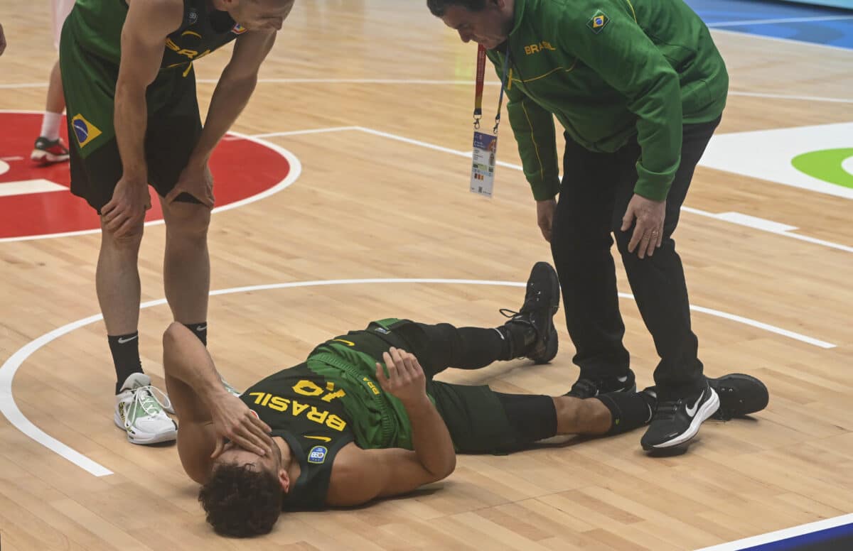 Copa do Mundo de Basquete: Raul Neto volta aos EUA e passa por cirurgia