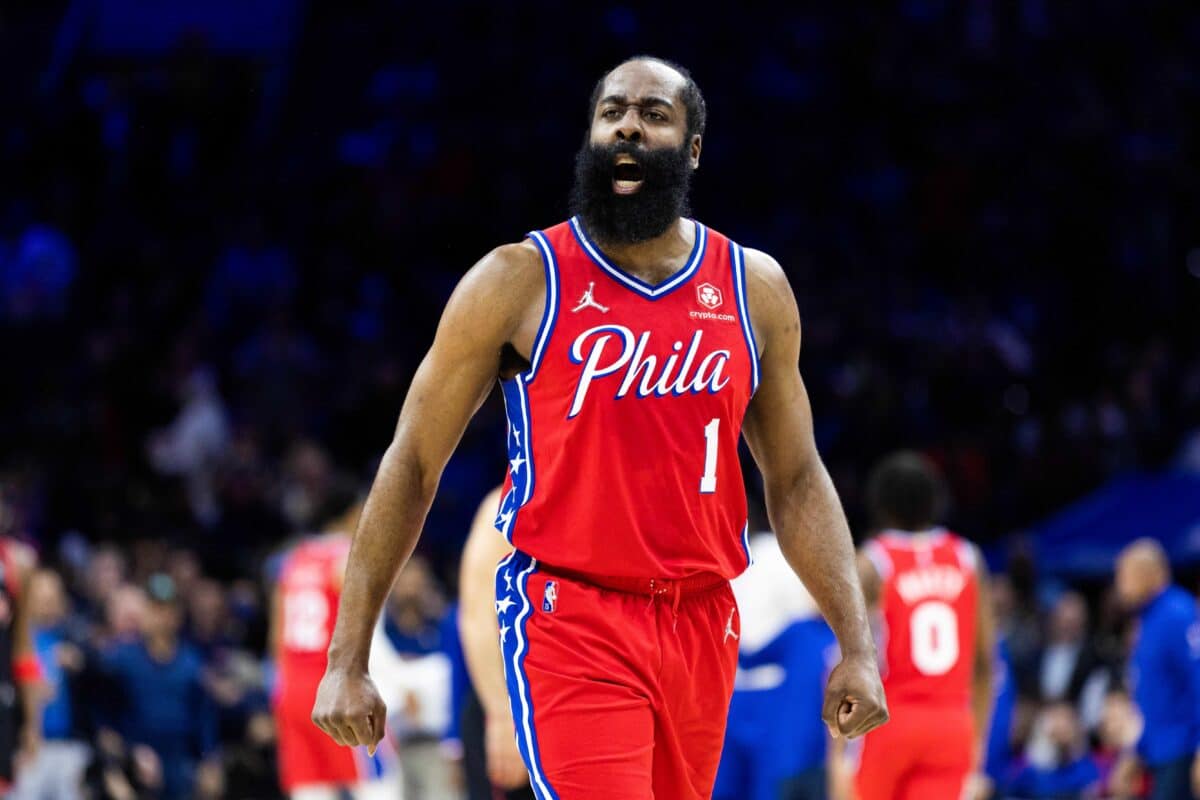 NBA aplica multa em James Harden ap&oacute;s coment&aacute;rios sobre presidente do 76ers