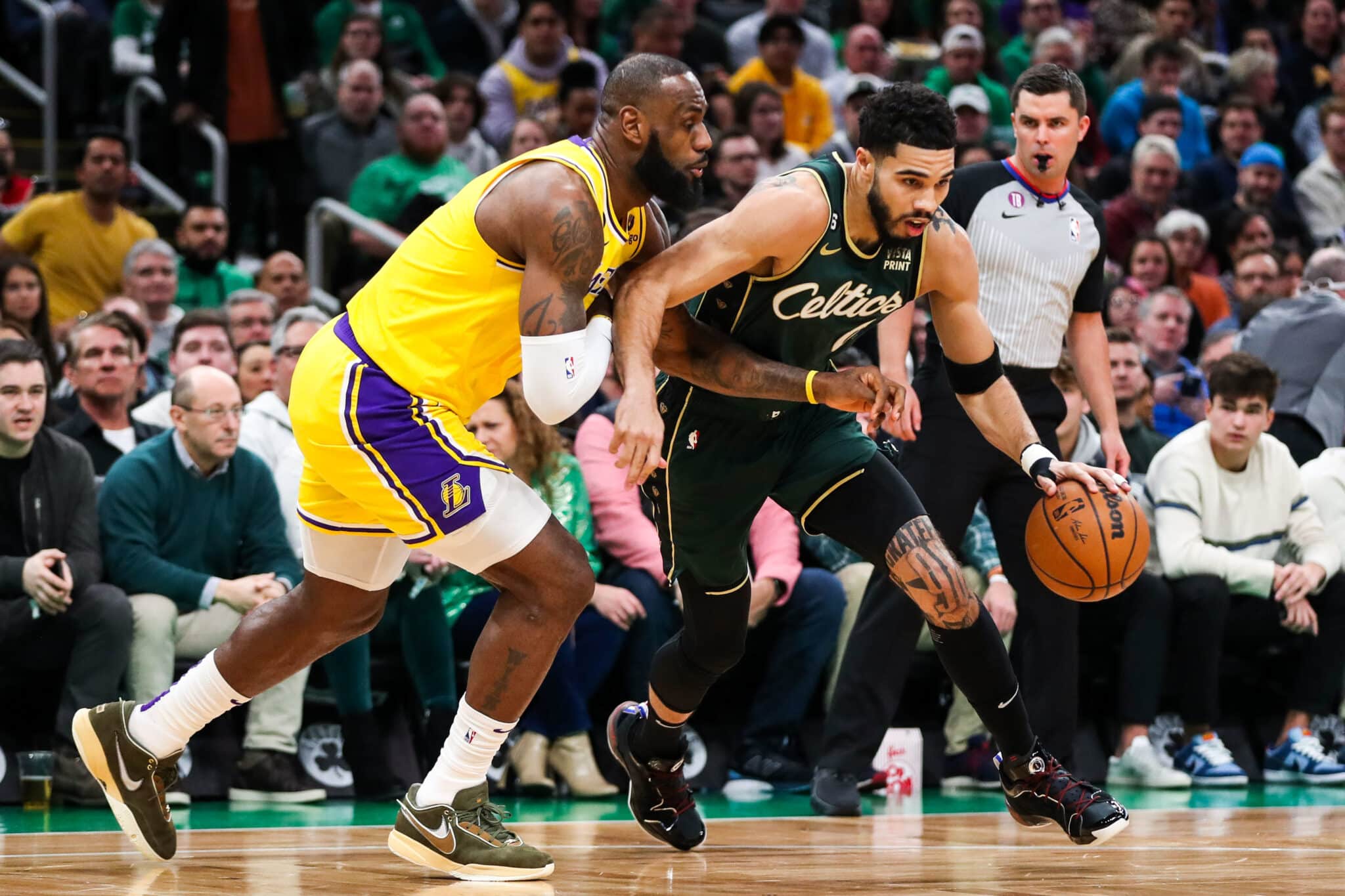 LeBron James, do Los Angeles Lakers, e Jayson Tatum, do Boston Celtics. Foto: Icon sport