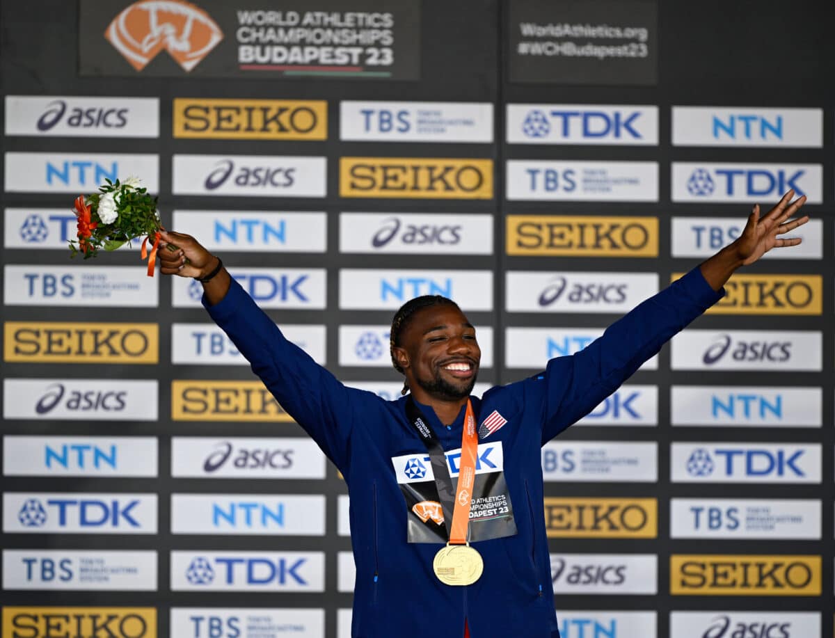 Noah Lyles zomba da sele&ccedil;&atilde;o estadunidense de basquete ap&oacute;s derrota no mundial