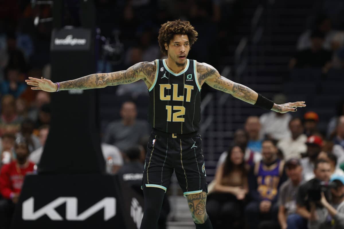 NBA: Com o futuro incerto de Harden, 76ers assinam com Kelly Oubre Jr