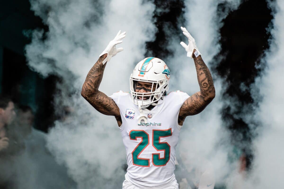 NFL: astro do Miami Dolphins &eacute; acusado de engravidar quatro mulheres