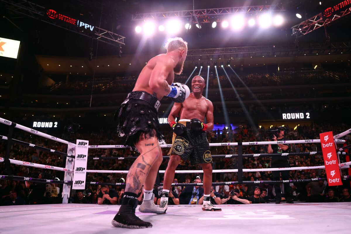 Anderson Silva provoca Adesanya após derrota: ‘quem manda nessa p… aqui sou eu’