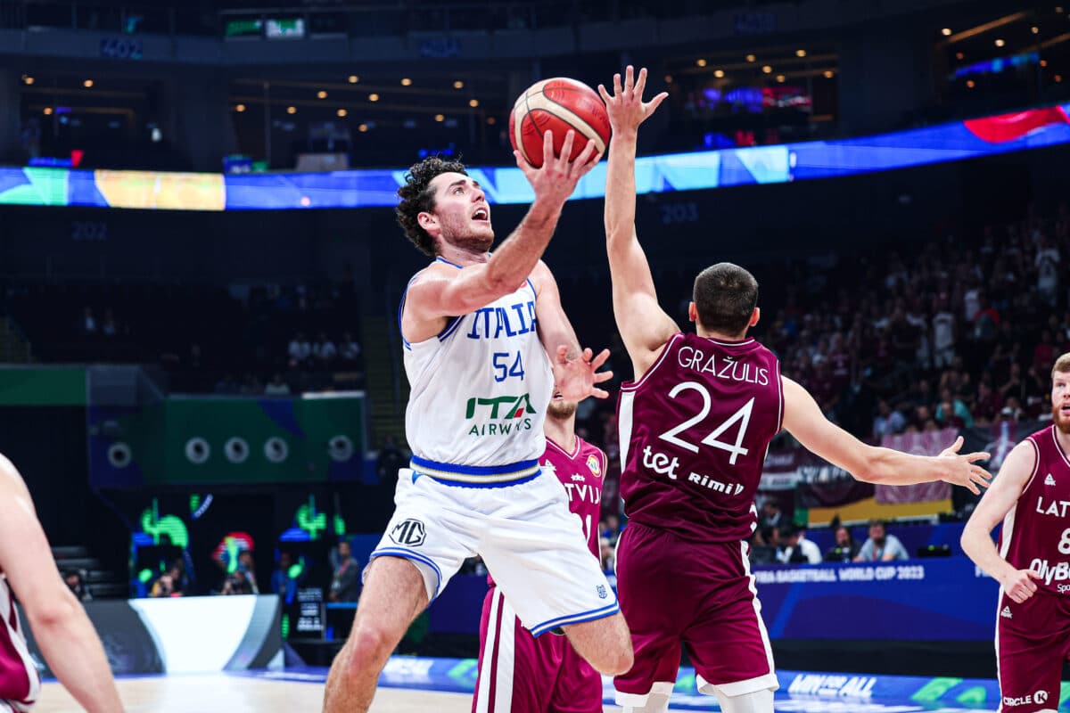 Let&ocirc;nia joga melhor e vence a It&aacute;lia na Copa do Mundo de Basquete