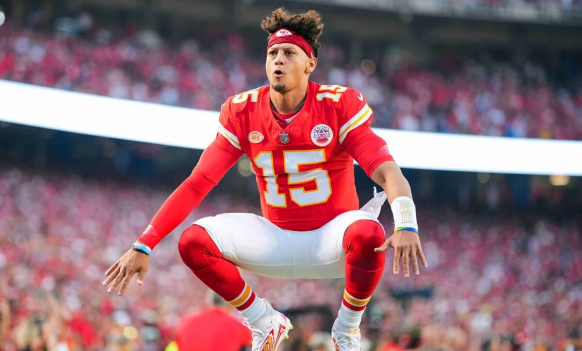 Hist&oacute;rico! Patrick Mahomes &lsquo;quebra&rsquo; recorde com renova&ccedil;&atilde;o bilion&aacute;ria na NFL