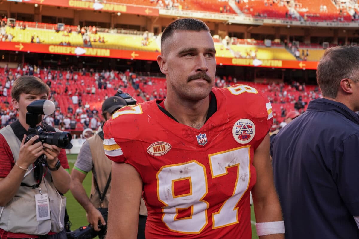 NFL: Ex-namorada acusa Travis Kelce de trai&ccedil;&atilde;o ap&oacute;s romance com Taylor Swift