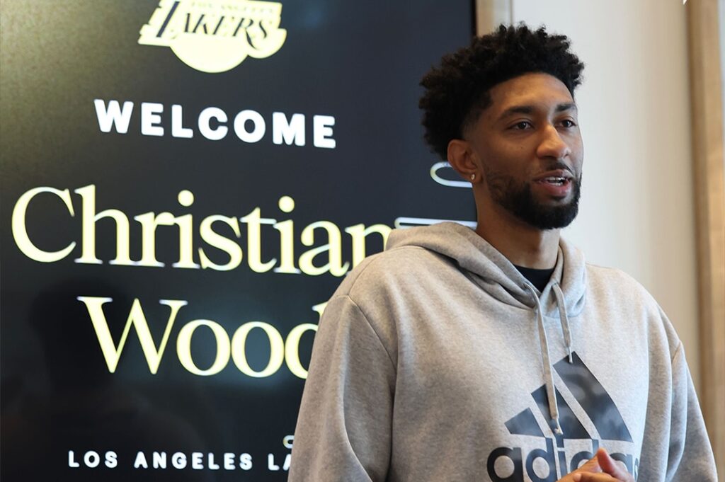 NBA: Principal refor&ccedil;o dos Lakers revela conversa que teve com t&eacute;cnico