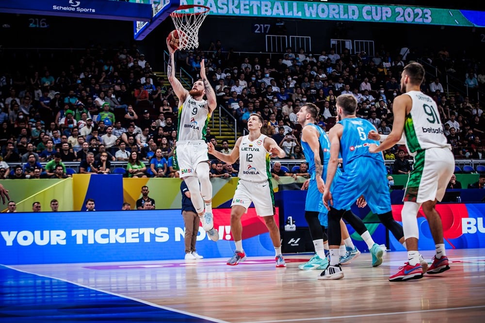 Valanciunas brilha e Litu&acirc;nia vence a Eslov&ecirc;nia pela Copa do Mundo de Basquete