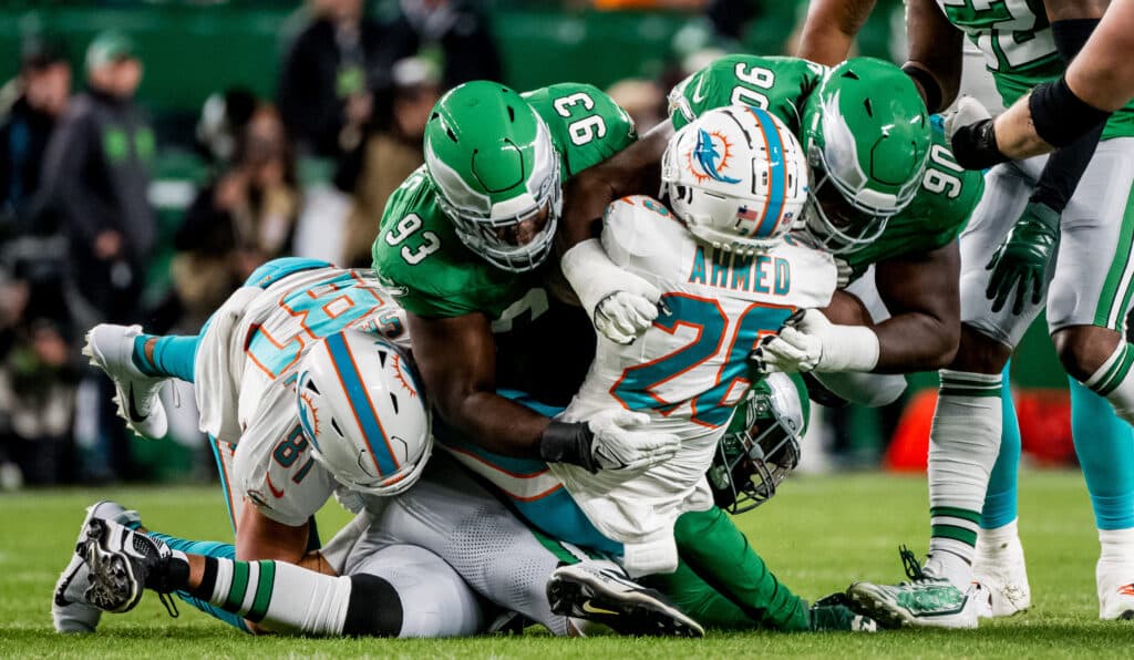 NFL: Em noite inspirada de A.J. Brown, Eagles vencem Dolphins no SNF