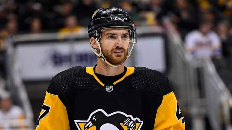 NHL: Ex-jogador dos Penguins morre durante jogo aos 29 anos