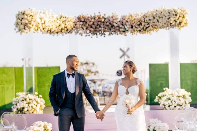 Trocou de novo? Após assinar com Bucks Lillard se separa