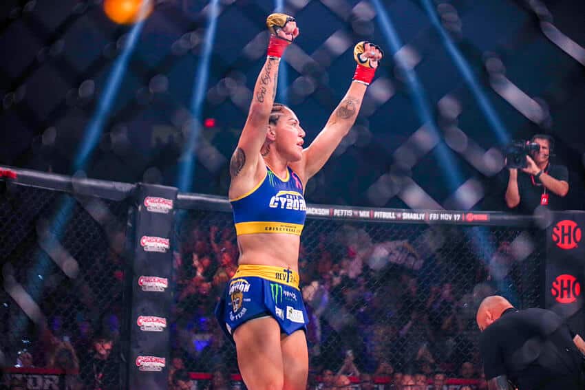 Bellator 300: Cris Cyborg nocauteia Cat Zingano e mant&eacute;m cintur&atilde;o