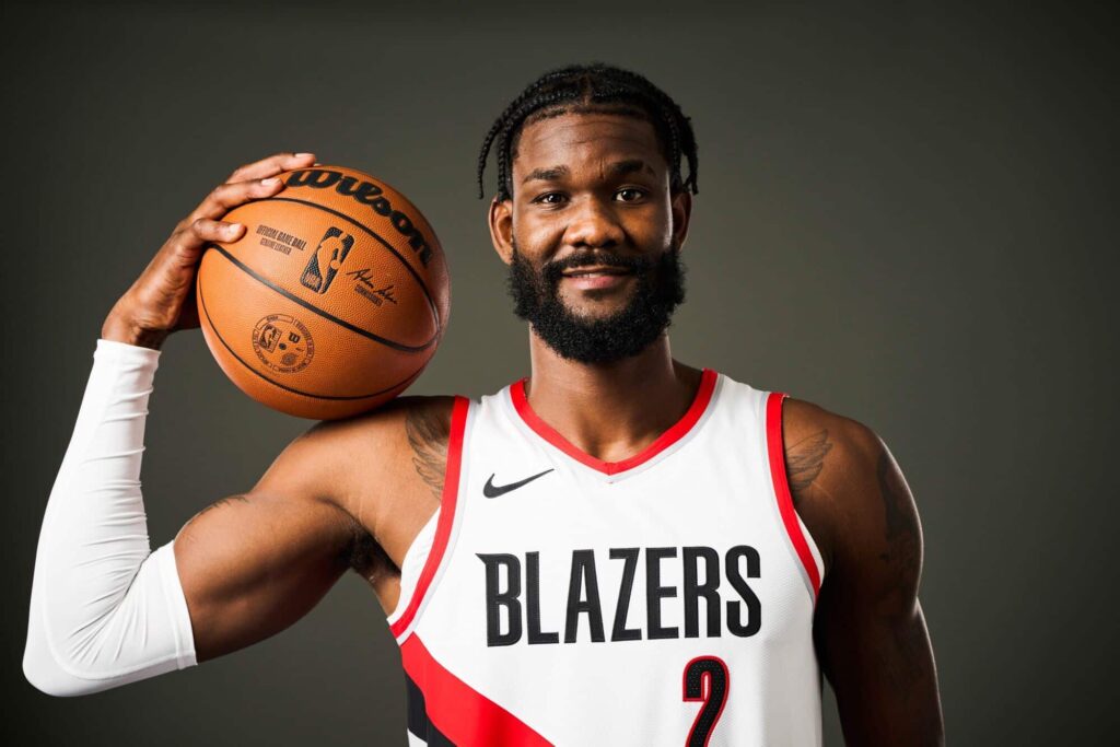 NBA: DeAndre Ayton fala sobre sa&iacute;da dos Suns em retorno &agrave; Phoenix: &lsquo;N&atilde;o sinto nada&rsquo;