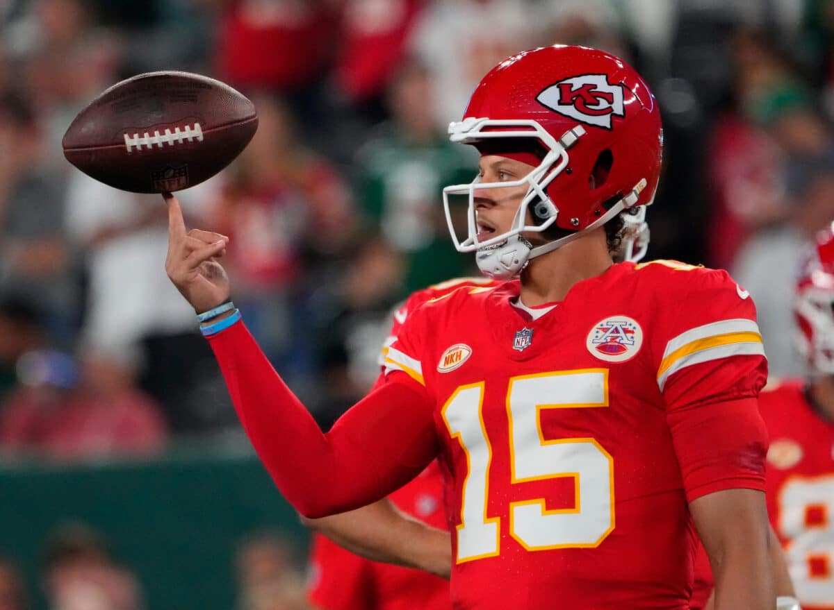 Hist&oacute;rico! Patrick Mahomes supera Dan Marino e atinge marca in&eacute;dita na NFL