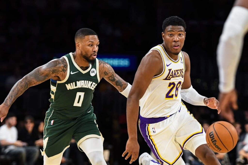 NBA: Damian Lillard estreia nos Bucks com vit&oacute;ria sobre os Lakers