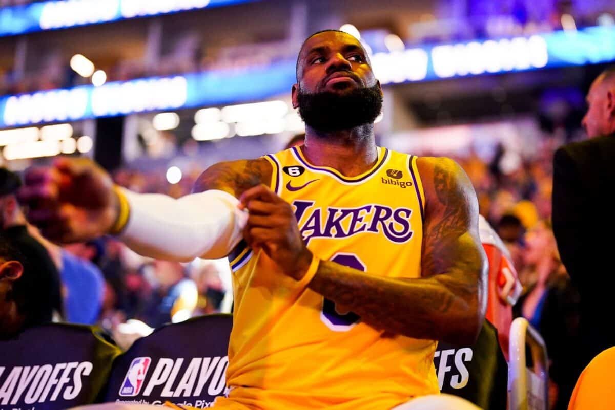 Com LeBron, Lakers retomam atividades e iniciam pr&eacute;-temporada da NBA