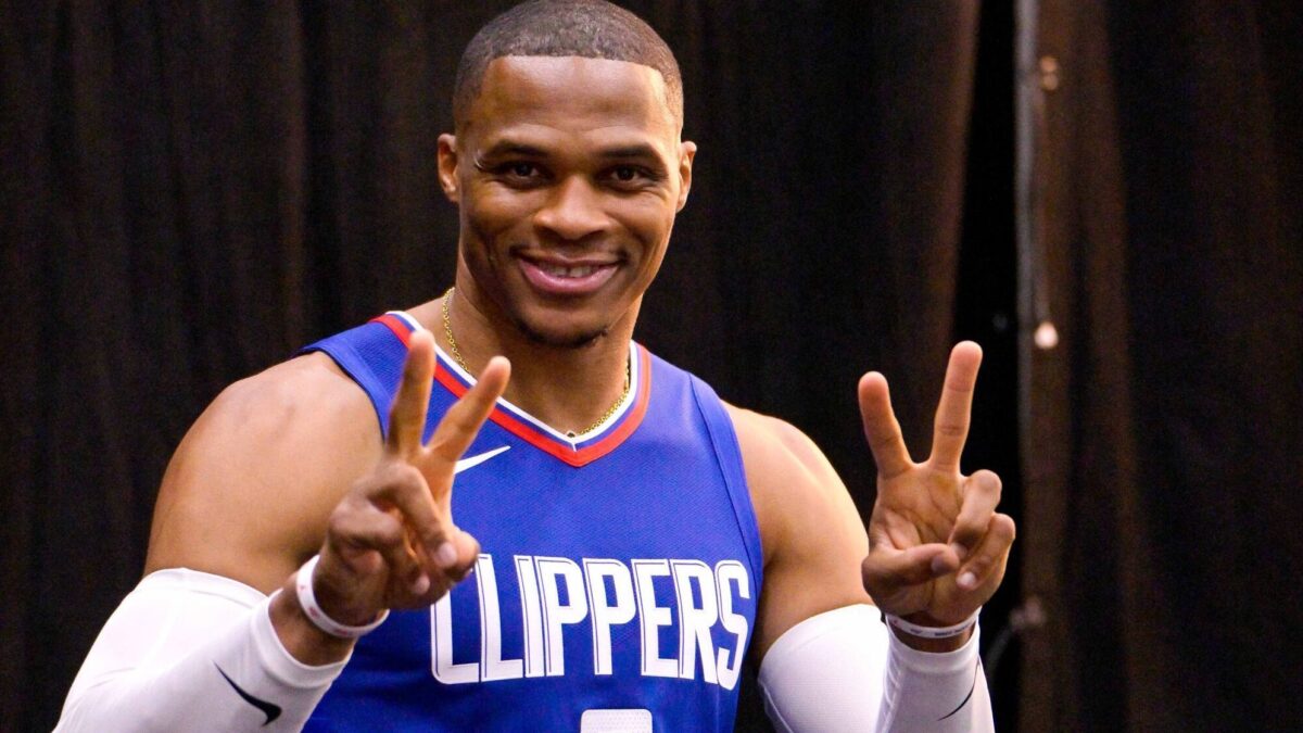Baita presente! Russell Westbrook faz incr&iacute;vel surpresa para companheiros dos Clippers