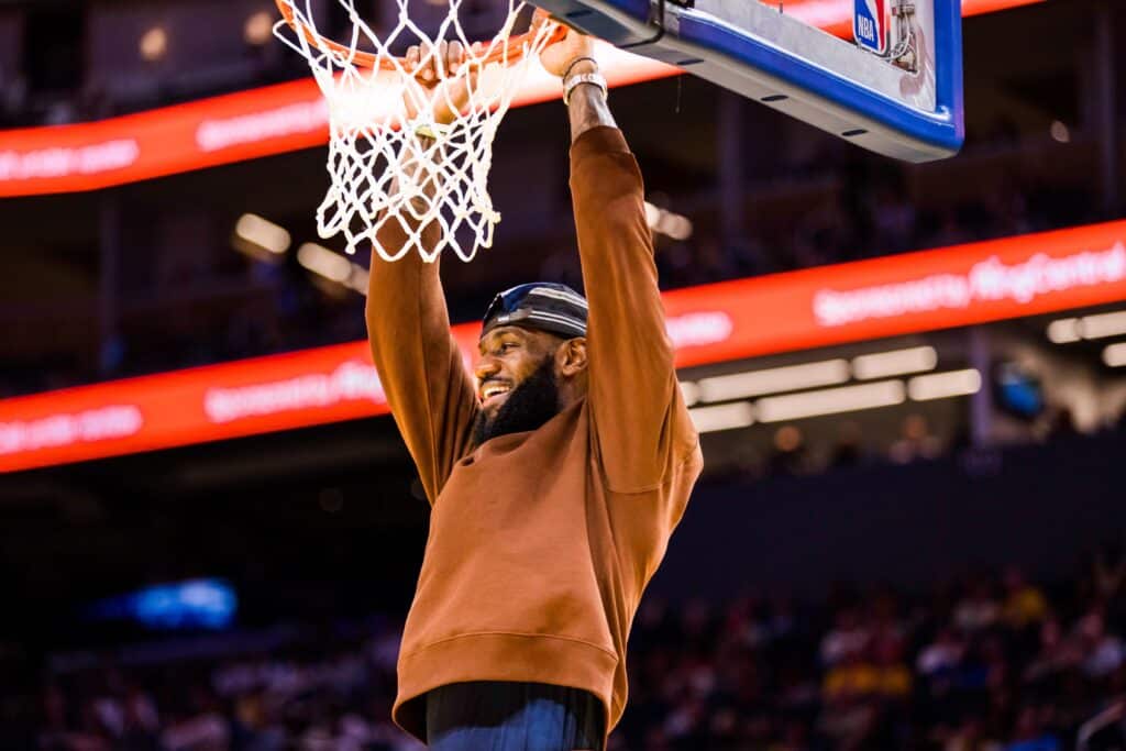 Tom Brady da NBA? Mulher de LeBron aponta quando astro vai se aposentar