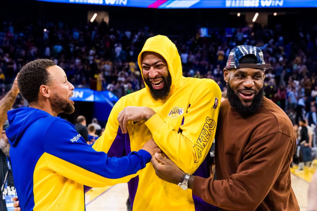 NBA: Anthony Davis tira sarro e chama LeBron de &lsquo;velho&rsquo; ap&oacute;s vit&oacute;ria dos Lakers