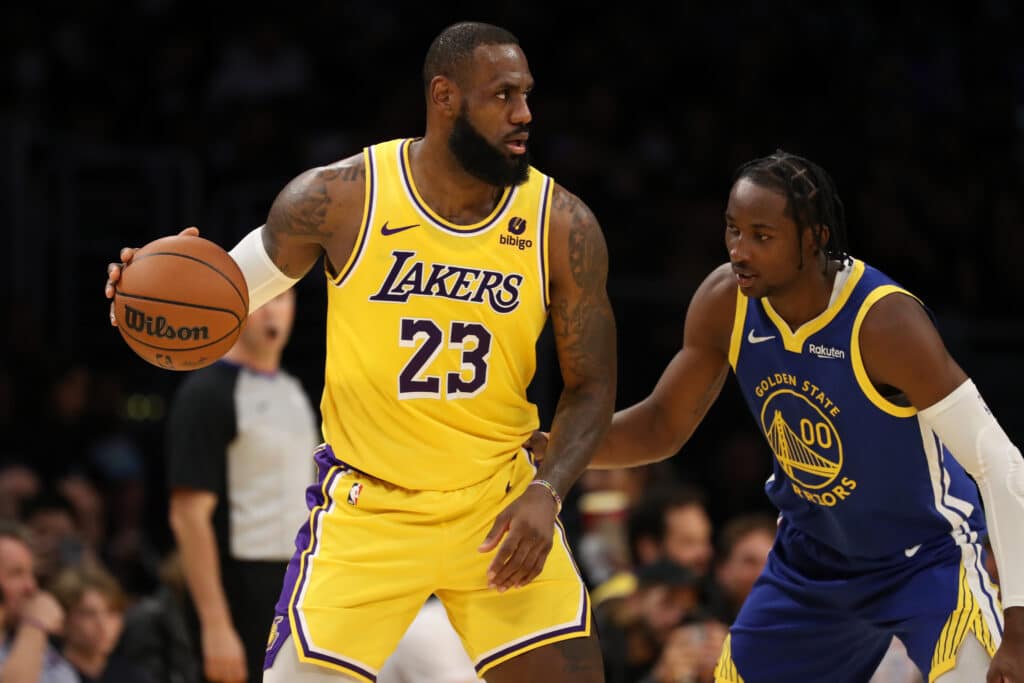Pr&eacute;-temporada NBA: LeBron troca jogo por marmita, e Warriors vencem Lakers