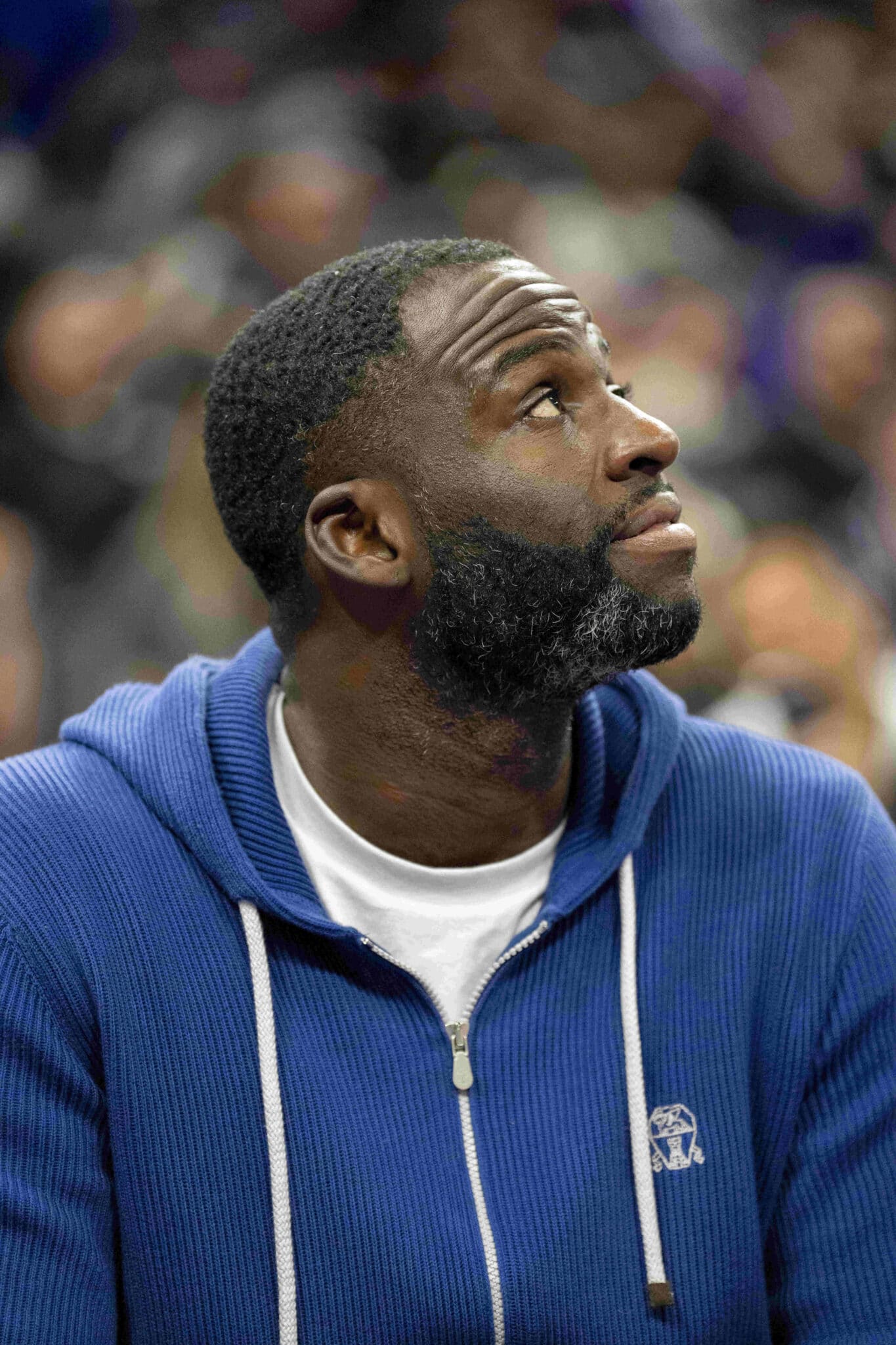 Draymond Green assiste jogo entre Warriors e Kings. Foto: Icon sport