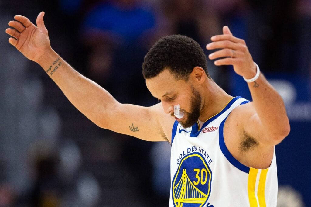 NBA: Warriors sofrem de novo, mas Curry derrota Kings na &uacute;ltima bola