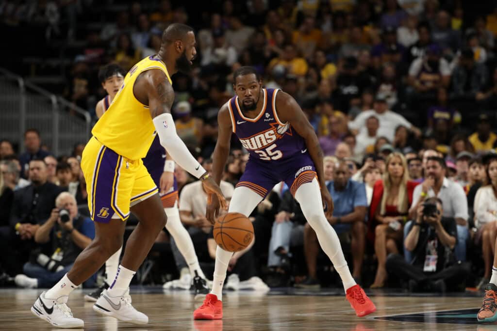 NBA: Lakers encerram pr&eacute;-temporada com embate entre LeBron e Durant