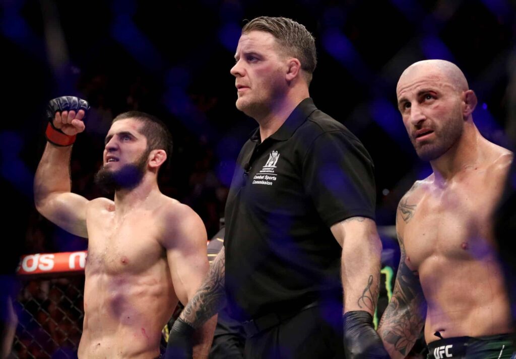 UFC 294: como Volkanovski pode vencer Makhachev e fazer hist&oacute;ria?