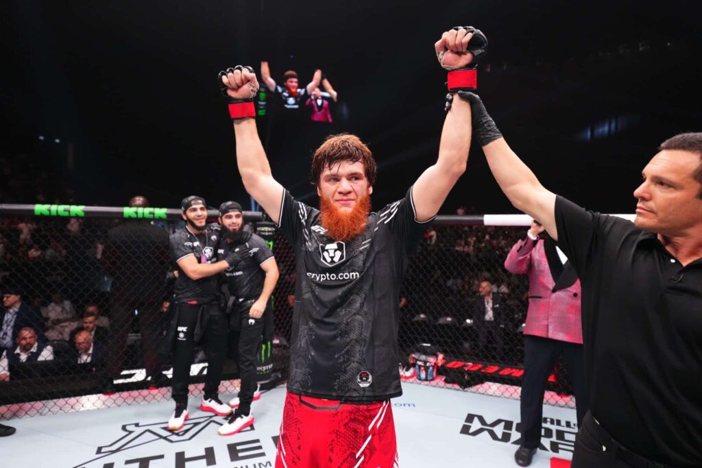 UFC: Magomedov impressiona em estreia e vence Bruno Blindado