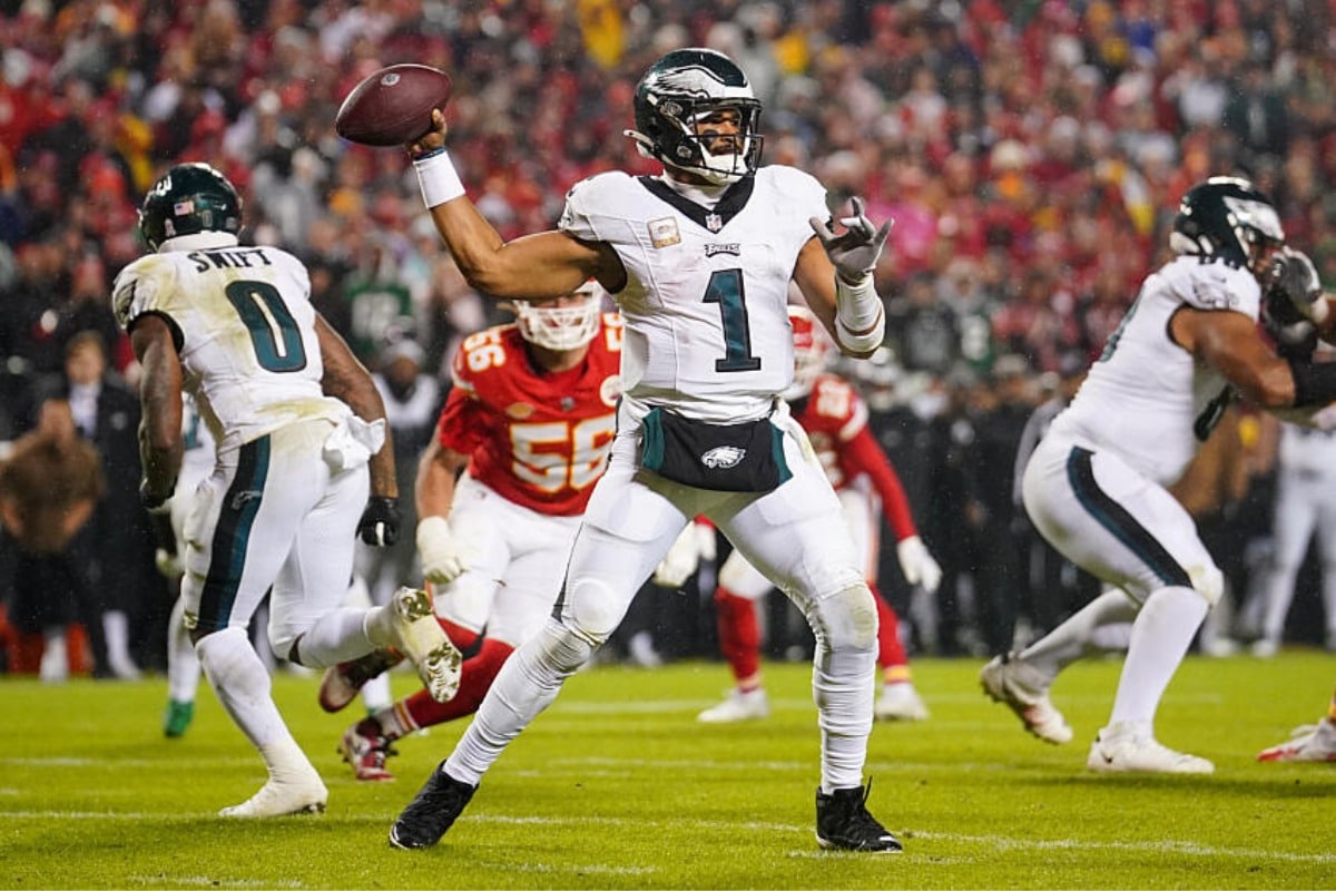 Jalen Hurts em a&ccedil;&atilde;o na NFL pelos Eagles