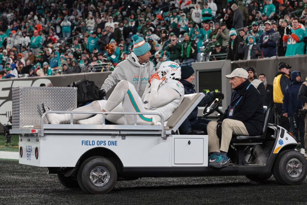 NFL: Jogador dos Dolphins lesiona, perde temporada e se junta &agrave; estrelas da liga
